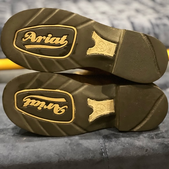 Ariat Cowgirl Boots, Size 6.5 - Picture 9 of 13